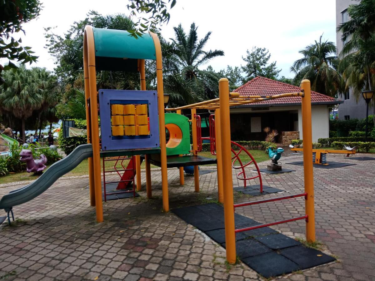 Glory Beach Resort Private Penthouse Port Dickson Esterno foto
