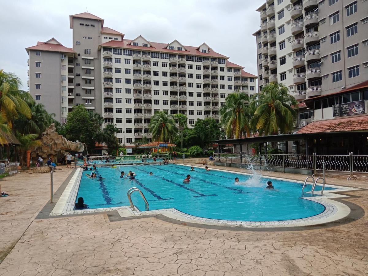 Glory Beach Resort Private Penthouse Port Dickson Esterno foto