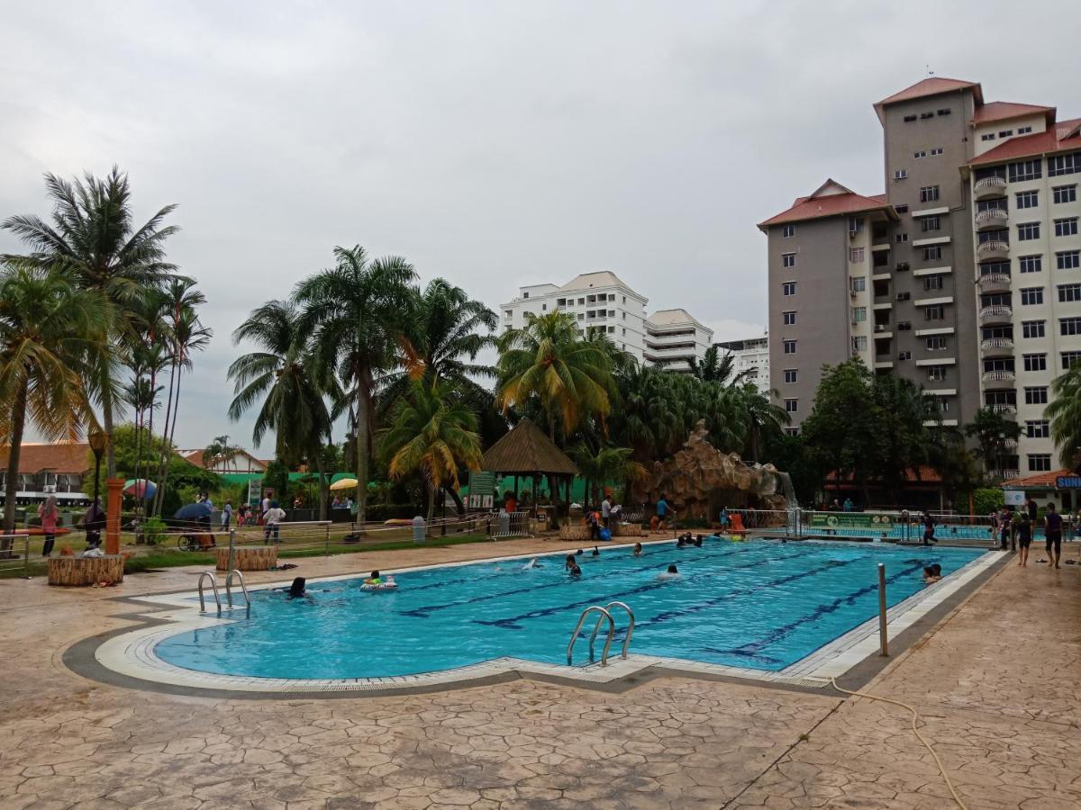 Glory Beach Resort Private Penthouse Port Dickson Esterno foto