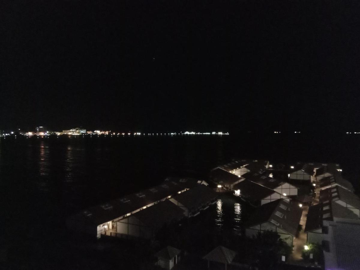 Glory Beach Resort Private Penthouse Port Dickson Esterno foto